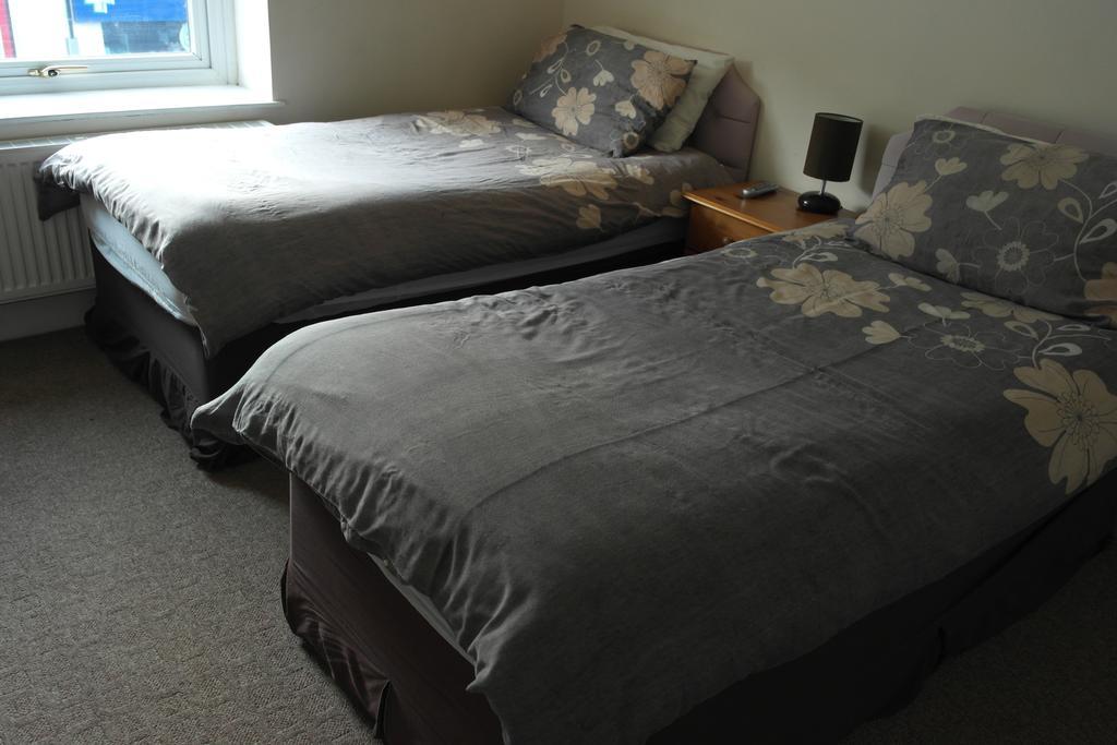 Hikers And Bikers Bed and Breakfast Hadfield Habitación foto