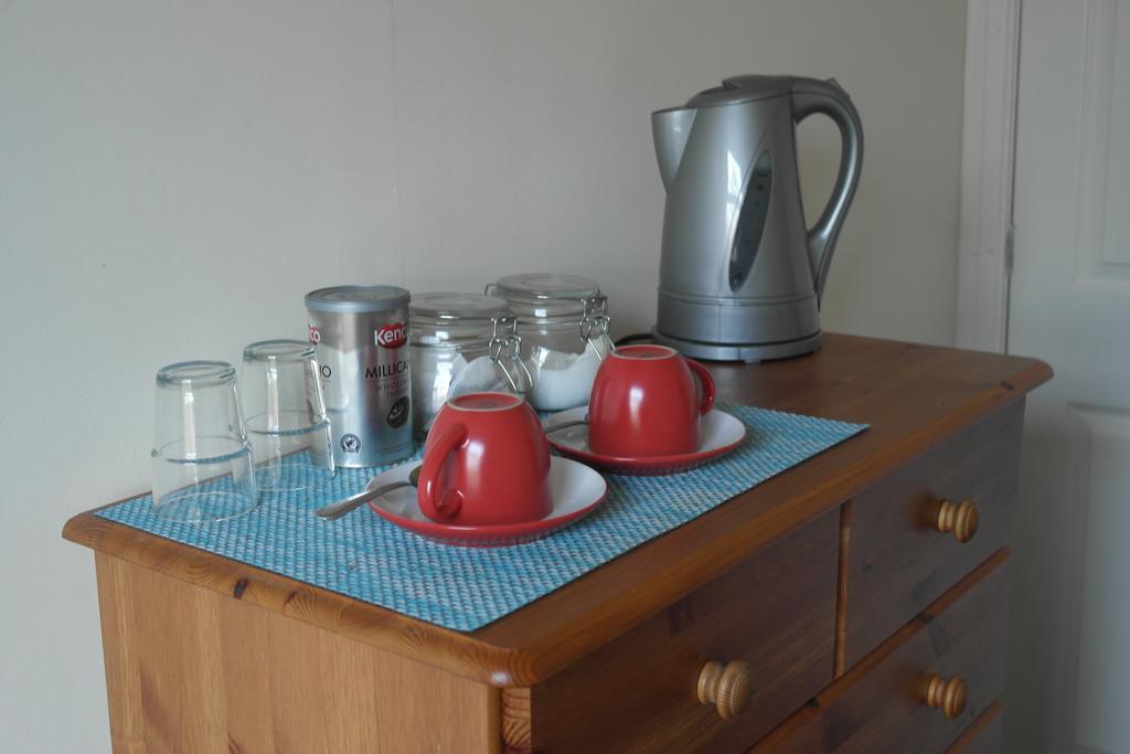 Hikers And Bikers Bed and Breakfast Hadfield Habitación foto